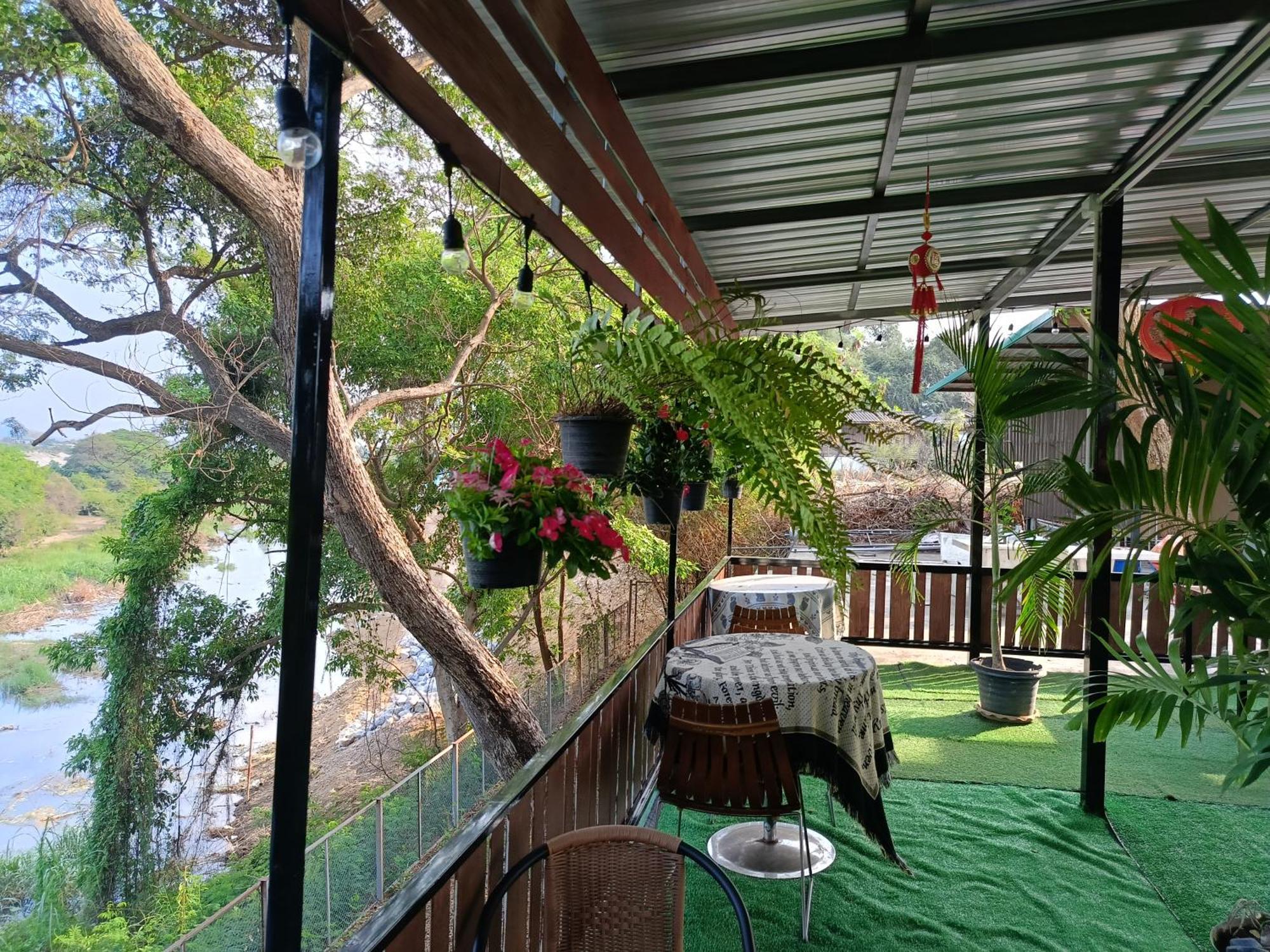 Bussaracum Resort Kanchanaburi City Exteriör bild
